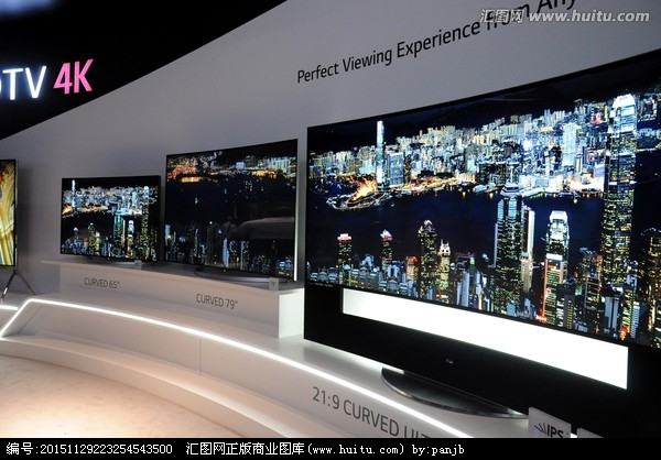 曲面電視 家電展上的視覺(jué)焦點(diǎn)，科技與美學(xué)的家居融合